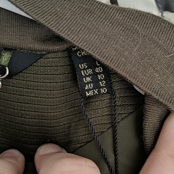 Rare Kim Kardashian Khaki Vest Jacket Sz L NWT - Picture 10 of 10